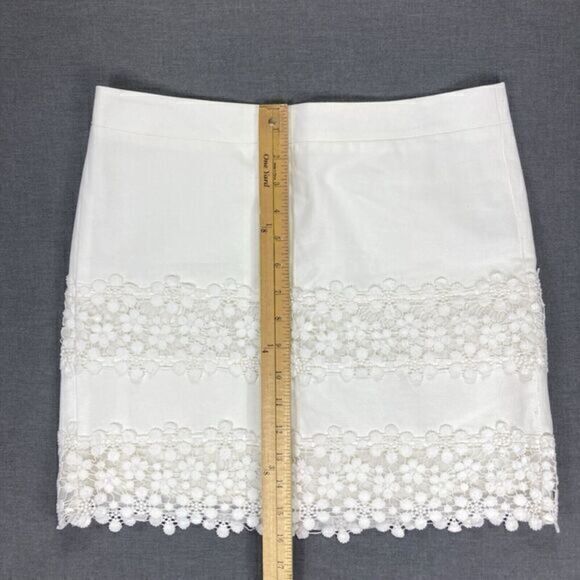 J. Crew Pencil Mini Skirt Women Size 2 White Daisy Floral Lace Zip Back Bohemian - Picture 9 of 12